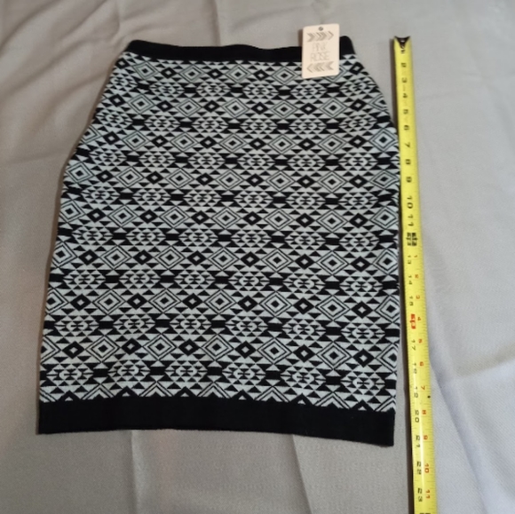 Pink Rose Tribal Knit Pencil Skirt 🌿 Size Small - Picture 8 of 9
